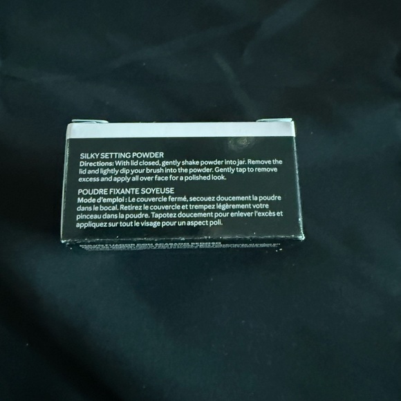 Mary Kay Silky Setting Powder Deep Beige New in Box - Picture 3 of 5